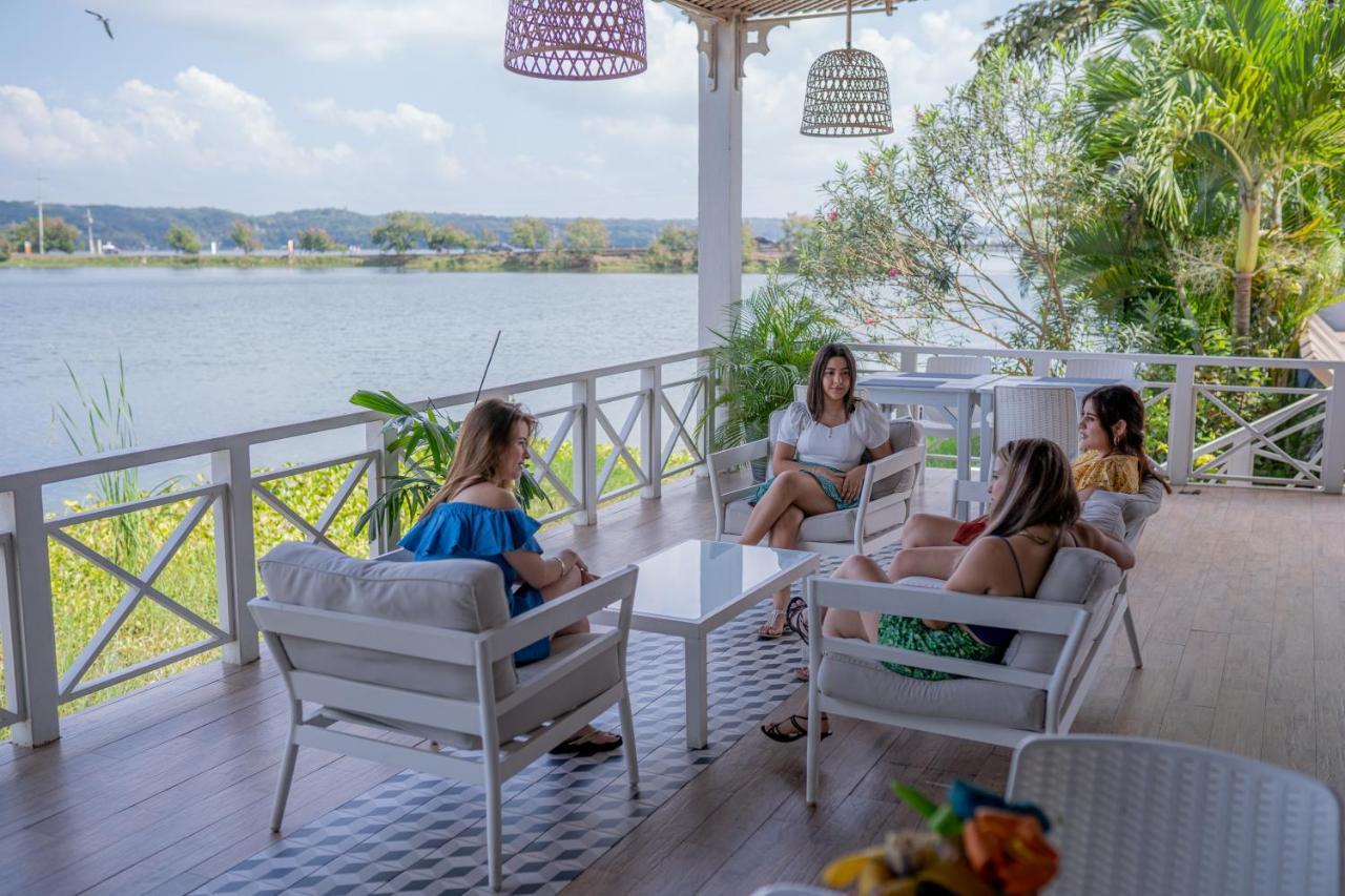 פלורס Hotel Casona Del Lago מראה חיצוני תמונה