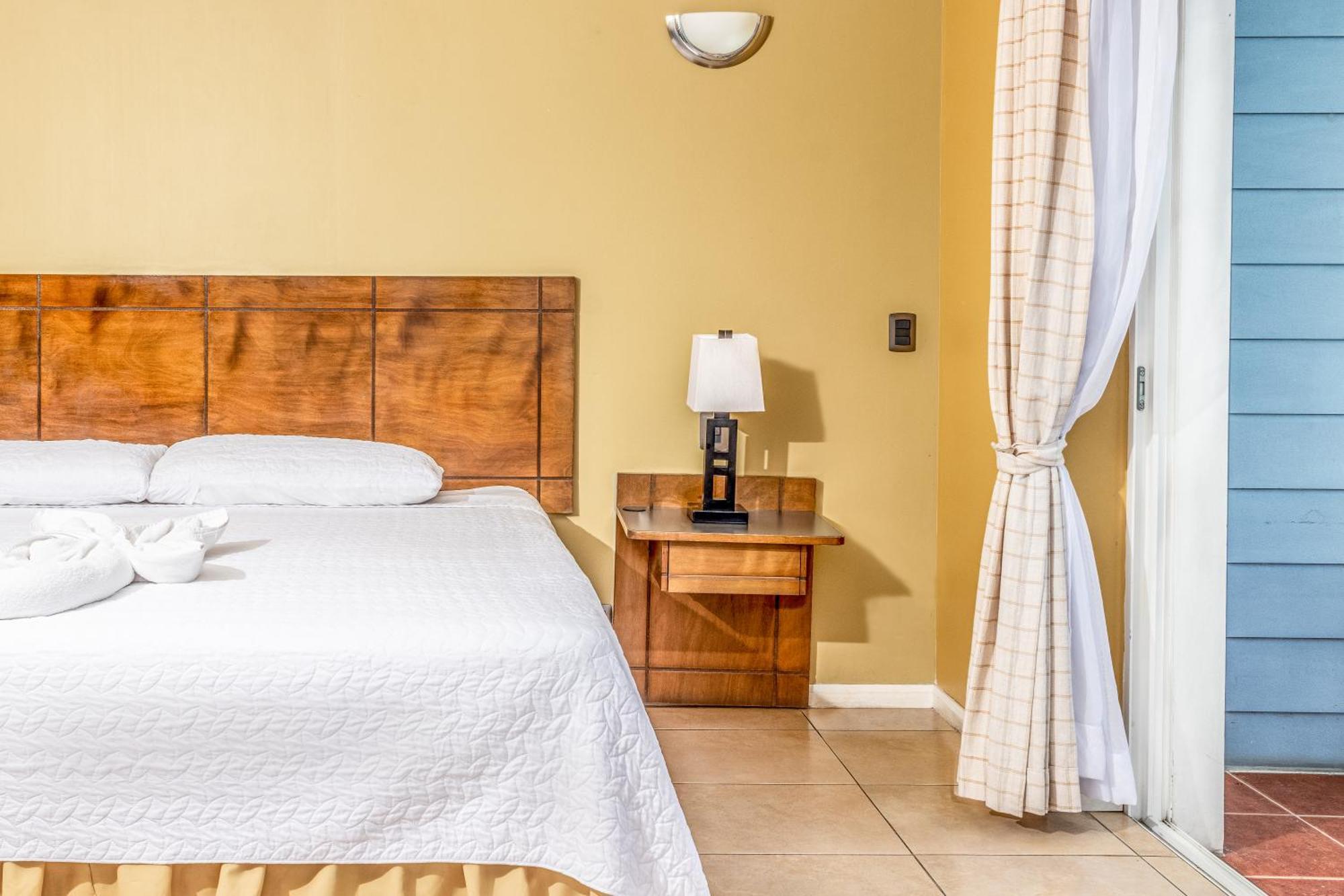 פלורס Hotel Casona Del Lago מראה חיצוני תמונה