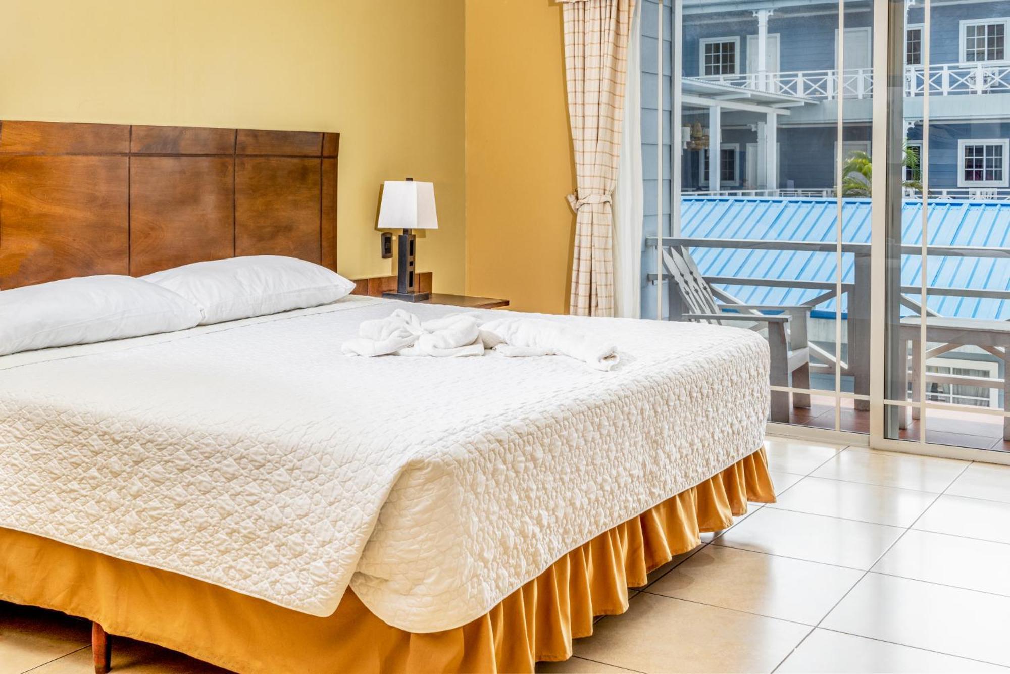 פלורס Hotel Casona Del Lago מראה חיצוני תמונה