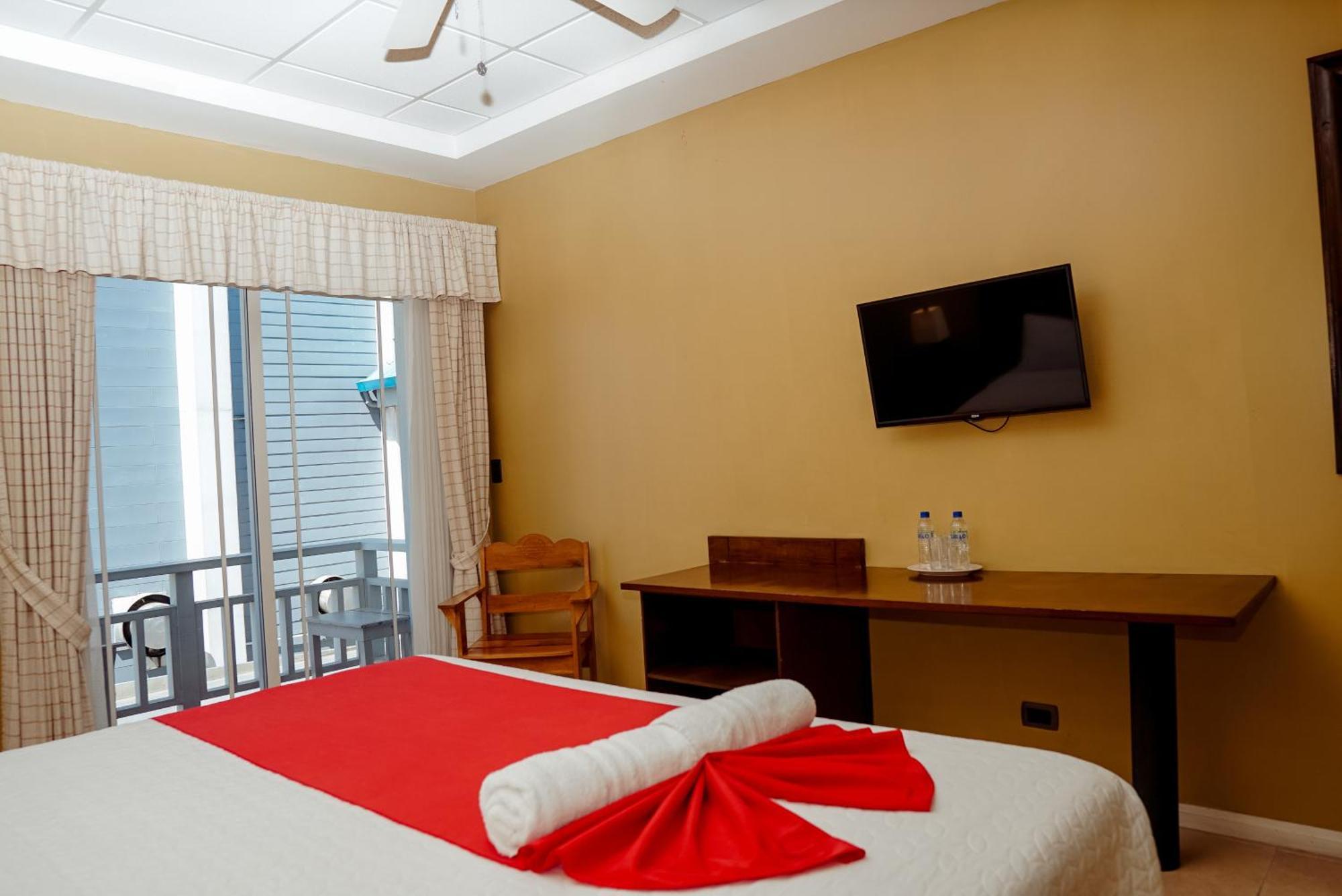 פלורס Hotel Casona Del Lago מראה חיצוני תמונה