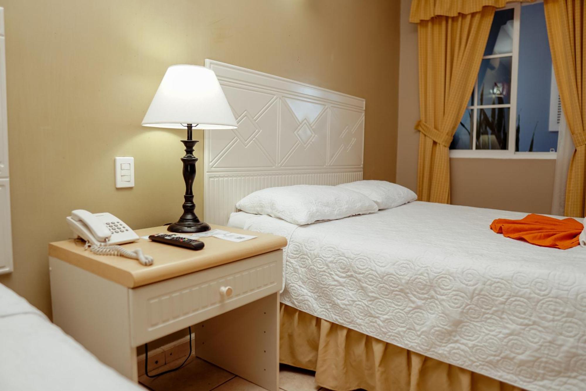 פלורס Hotel Casona Del Lago מראה חיצוני תמונה