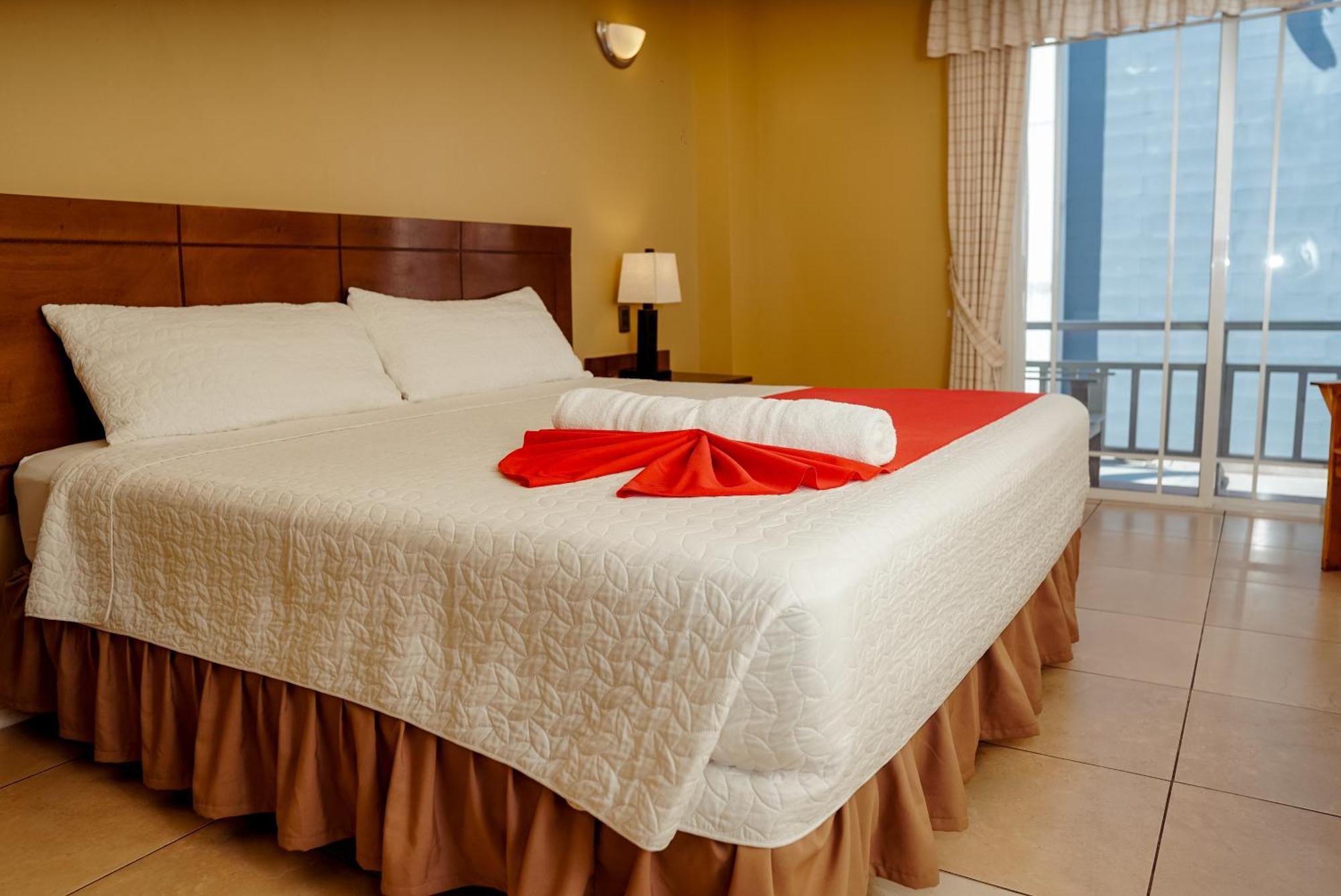 פלורס Hotel Casona Del Lago מראה חיצוני תמונה