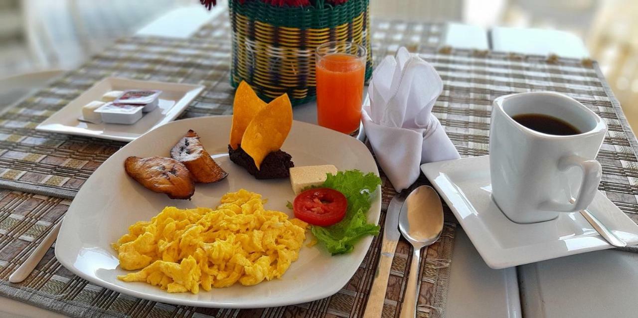 פלורס Hotel Casona Del Lago מראה חיצוני תמונה